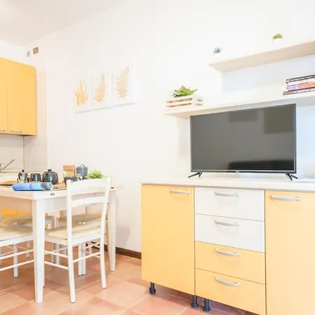 Apartment Gardappartamenti Balze Pool And Tennis Padenghe sul Garda